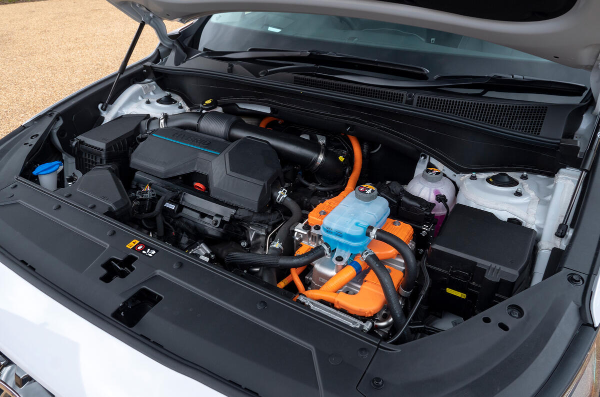 10 Hyundai Santa Fe PHEV 2021 UK FD engine