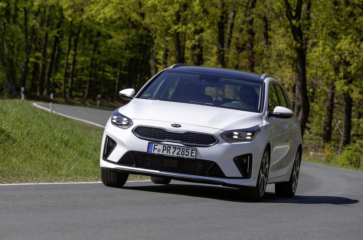 Kia Ceed Sportswagon PHEV 2020 first drive - on the road front