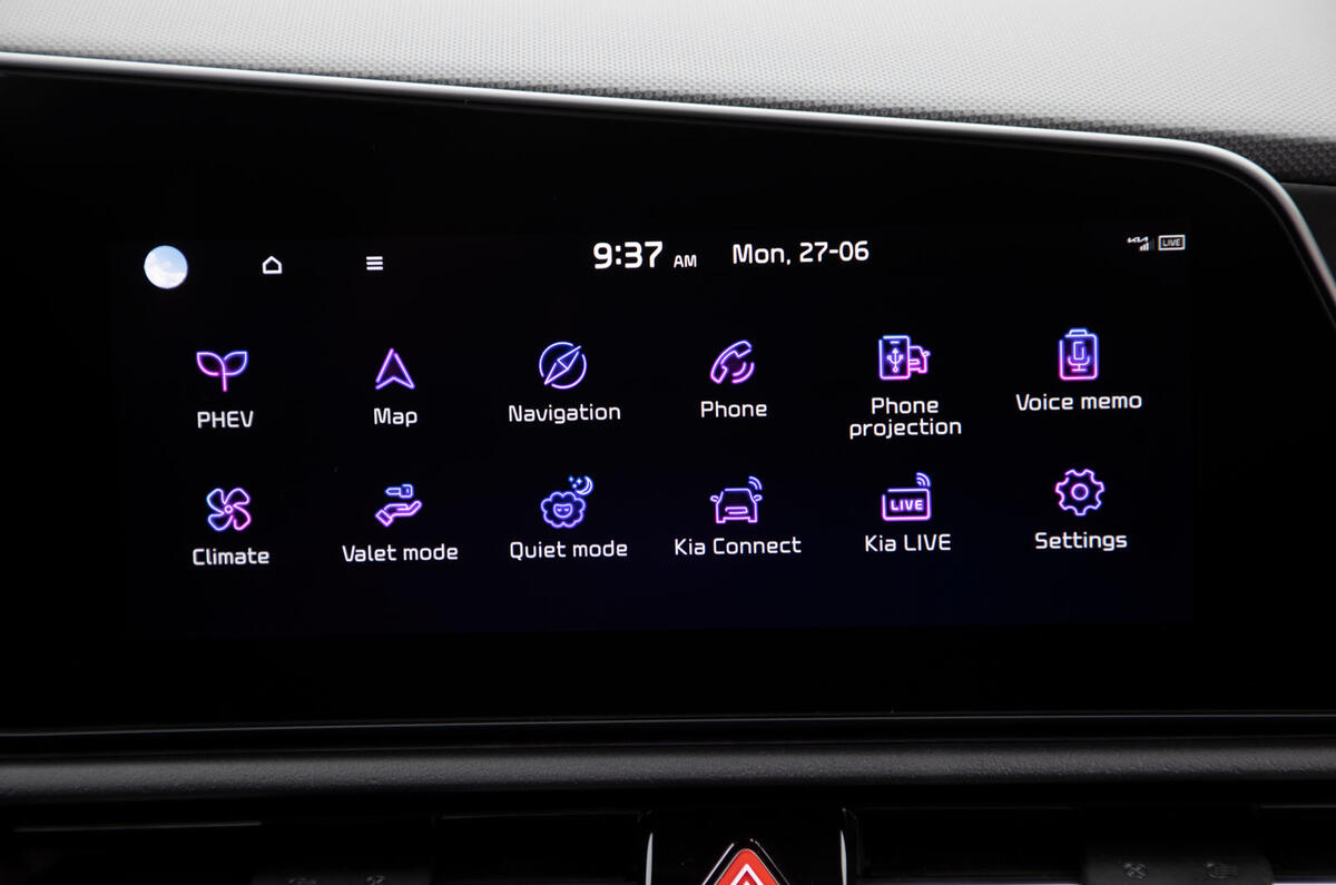 10 Kia Niro PHEV FD 2022 infotainment