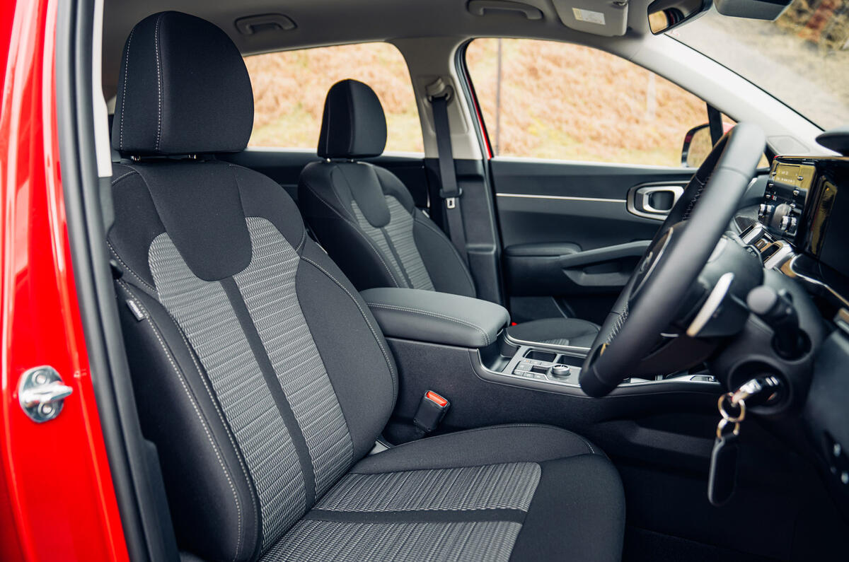10  Kia Sorento PHEV 2021 UK first drive review cabin