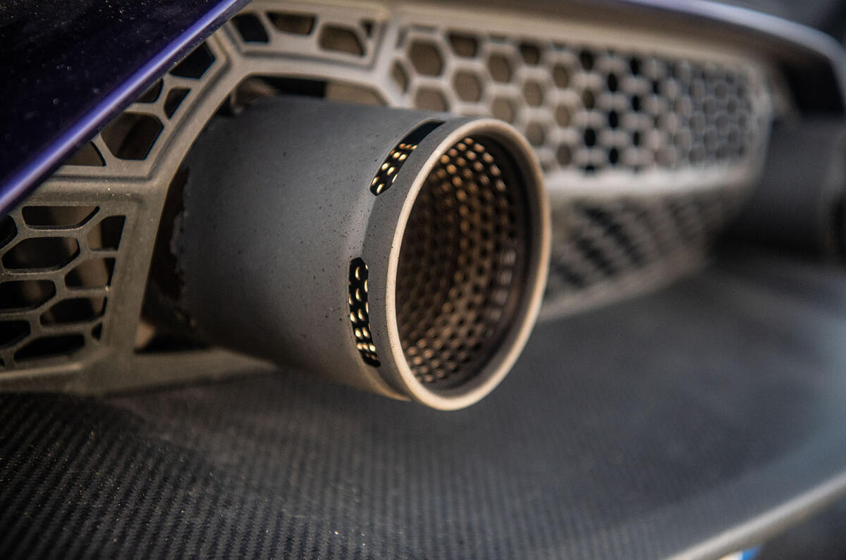 10-lamborghini-aventador-svj-2018-uk-fd-exhausts.jpg