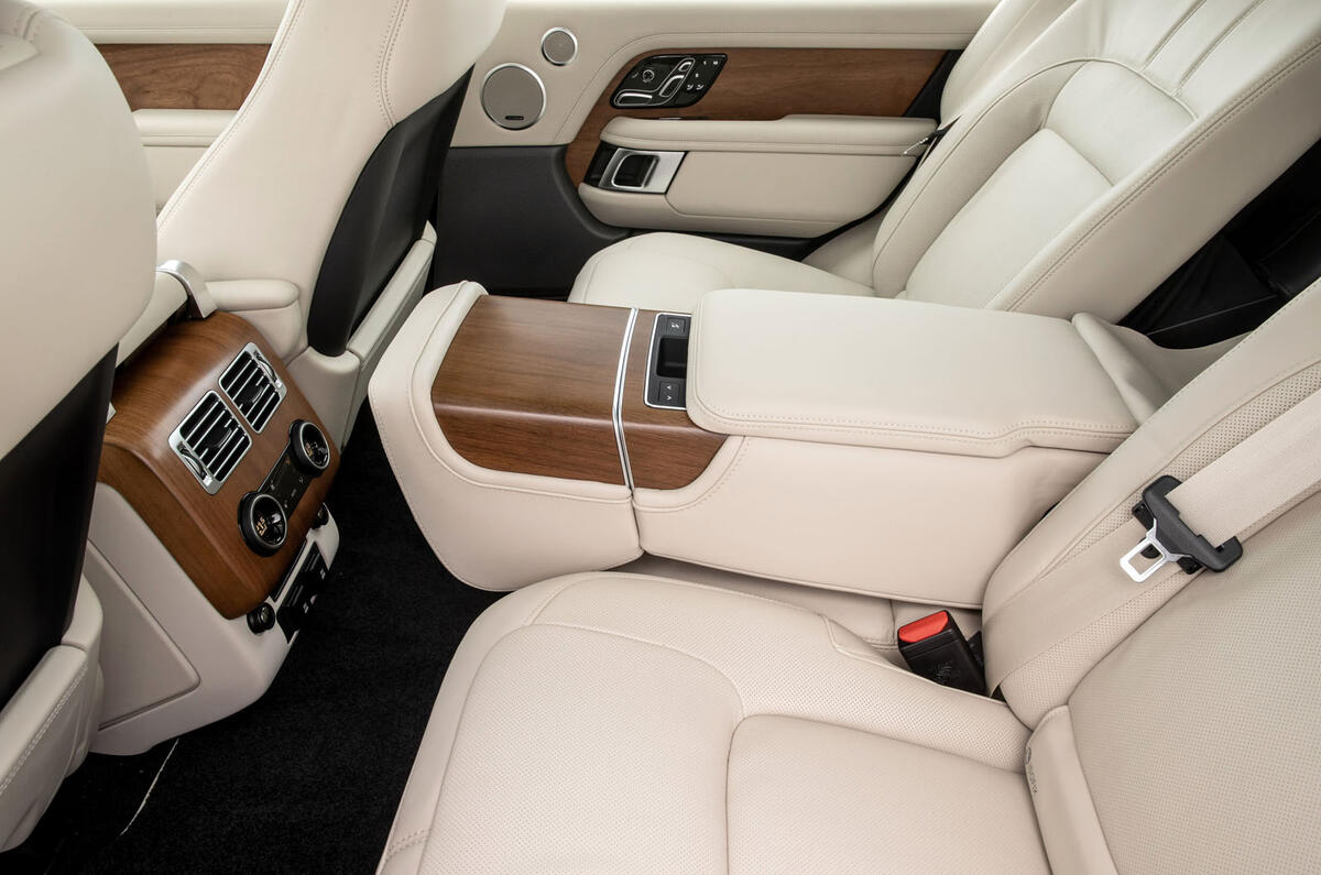 Land Rover Range Rover D300 2020 : premier bilan de conduite au Royaume-Uni - sièges arrière