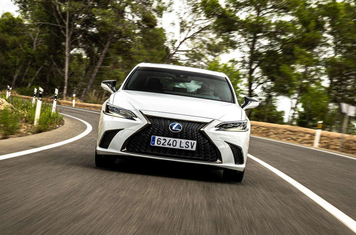 10 Lexus ES 300 F Sport 2022 : premier essai routier - nez de route