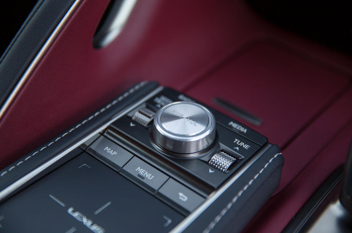 10 Lexus LC500 2021 UK FD centre console