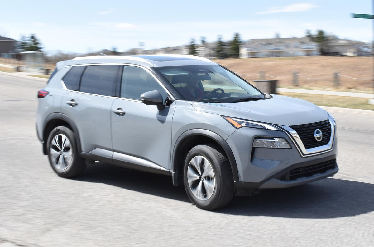 10 Nissan Rogue 2021 USA FD virage avant