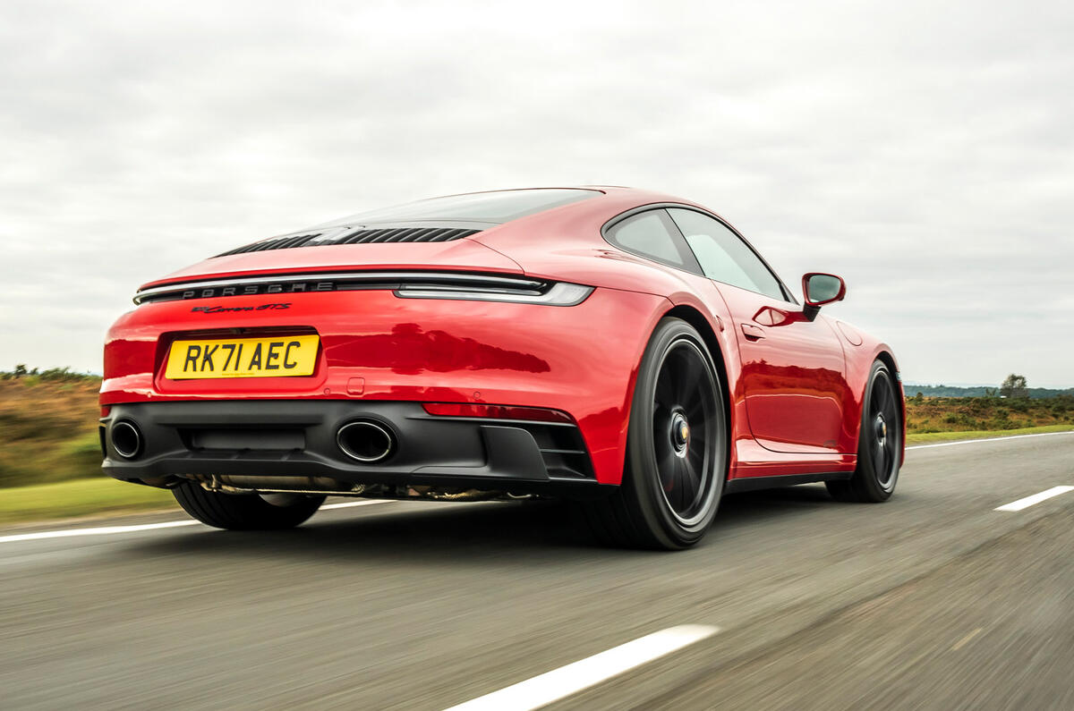 10 Porsche 911 GTS 2021 UE : essai sur route arrière