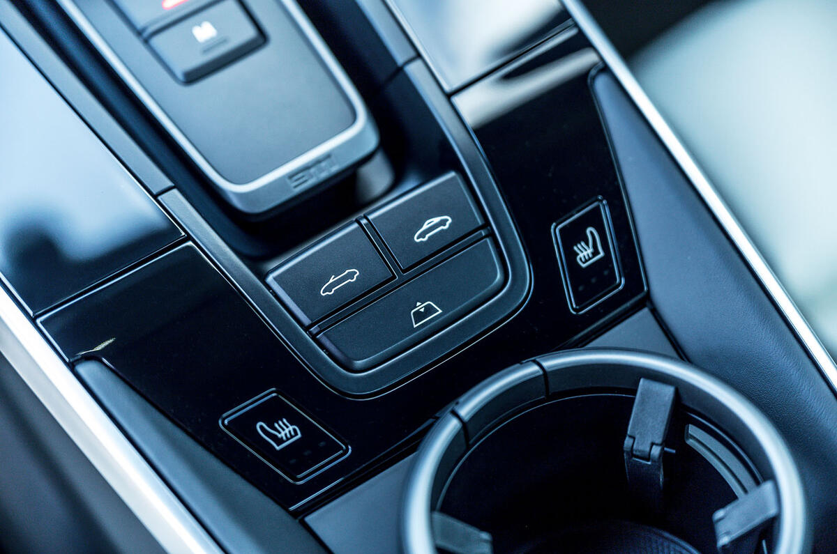Porsche 911 Turbo S Cabriolet 2020 UK first drive review - centre console