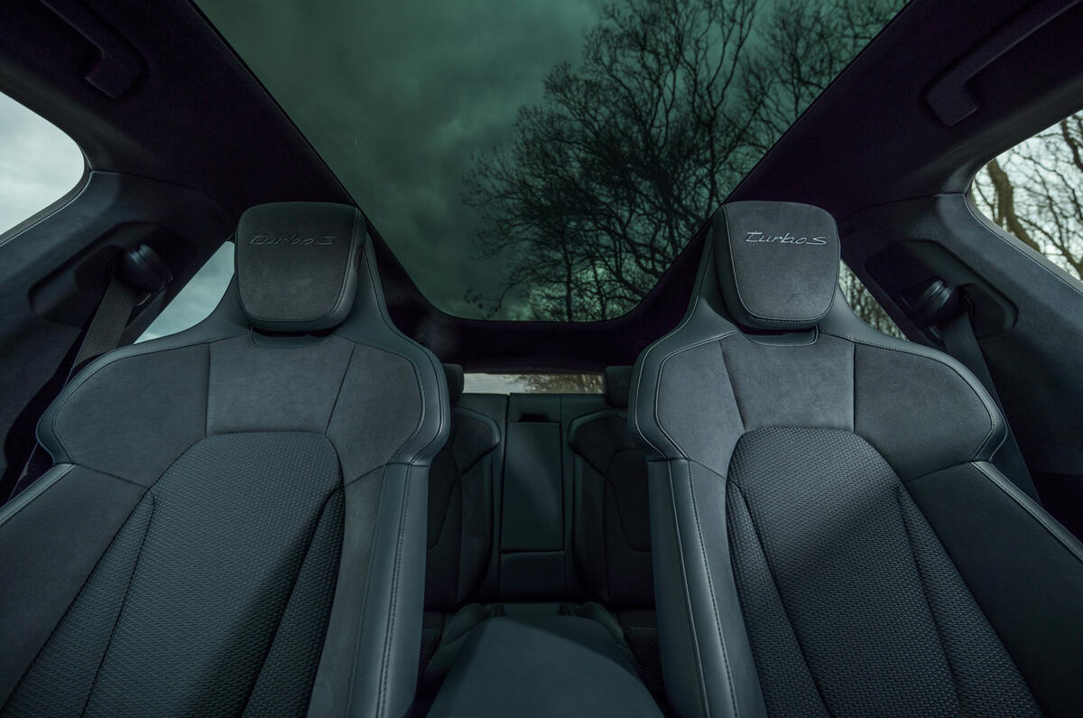 10 Porsche Taycan Cross Turismo 2021 LHD front seats