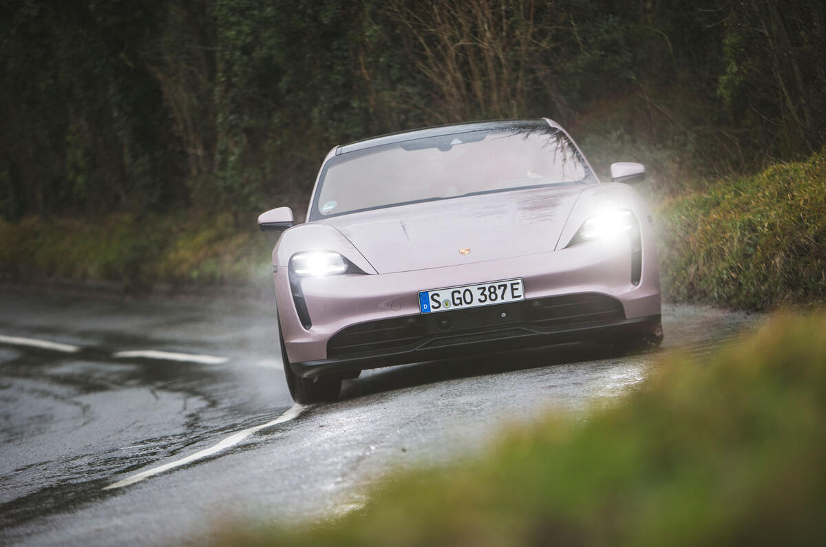 10 Porsche Taycan RWD 2021 : premier examen de conduite sur la route au Royaume-Uni