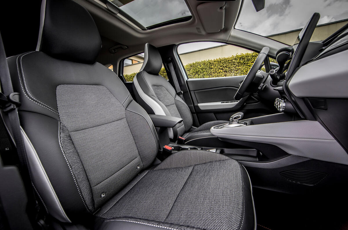 Renault Captur E-Tech PHEV 2020 UK first drive review - cabin