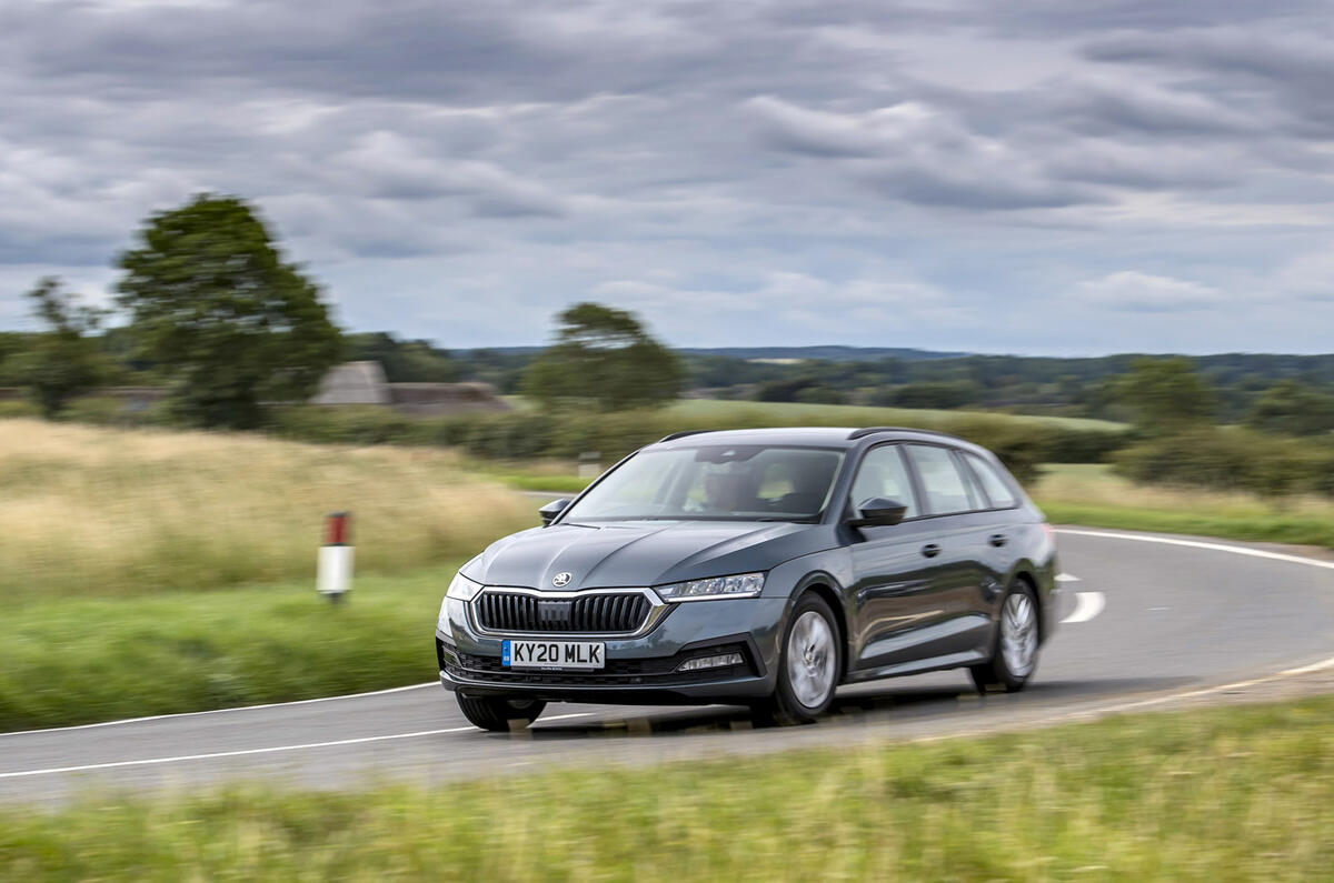 10 Skoda Octavia E Tec hybride 2021 : le premier examen de la conduite au Royaume-Uni passe en revue la façade