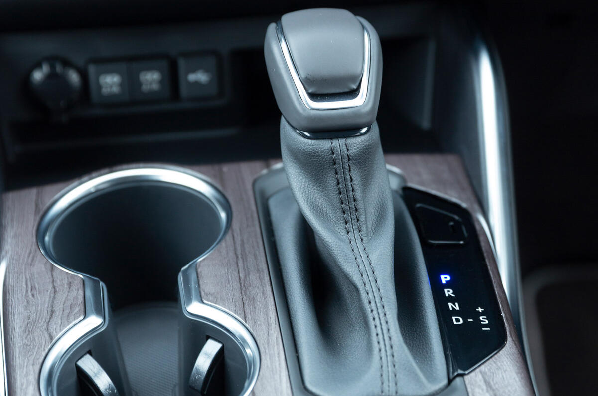 10 Toyota Highlander 2021 UE premier essai essai du levier de vitesse