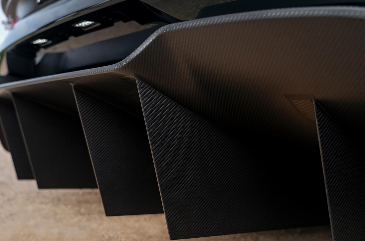 11 Diffuseur Aston Martin Victor 2021