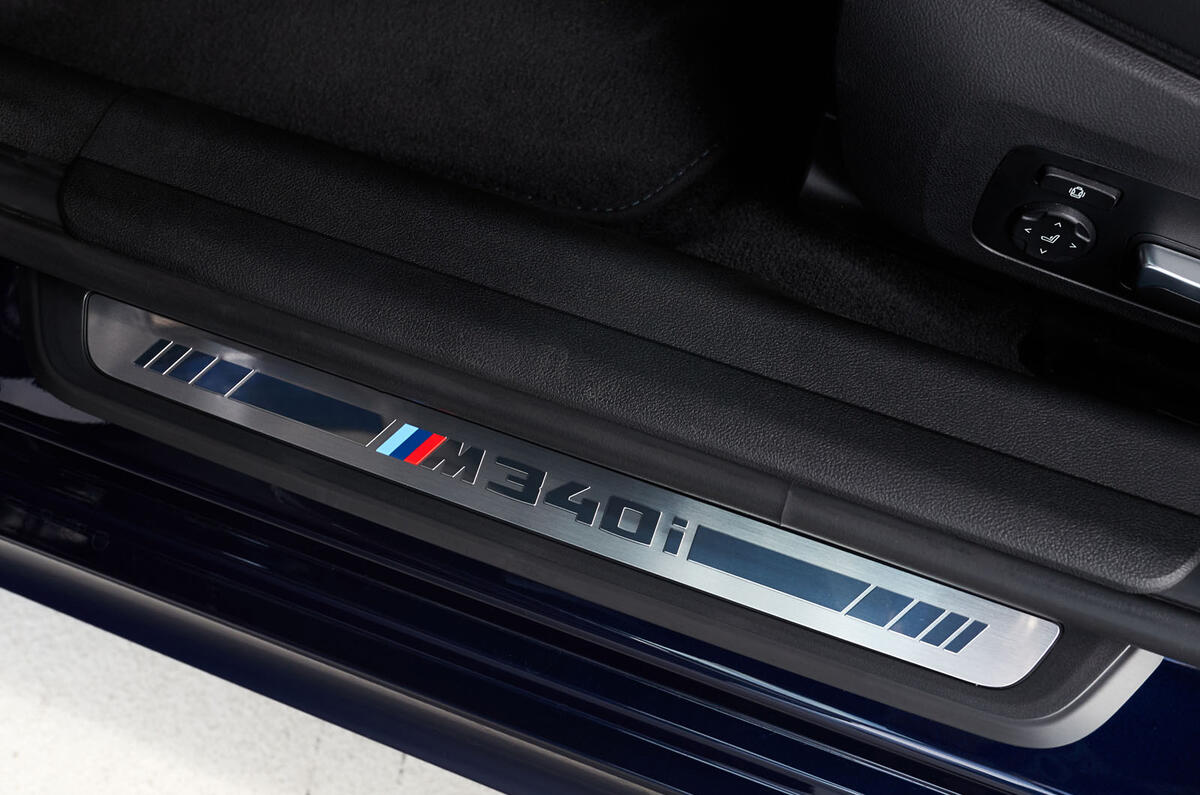 [Image: 11-bmw-m340i-xdrive-2019-fd-scuff-plates...k=2Fpk3cG5]