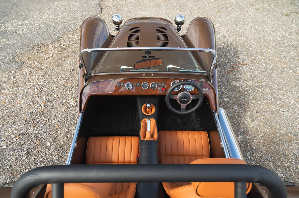 11 Caterham Super Seven 2000 FD 2022 interior top