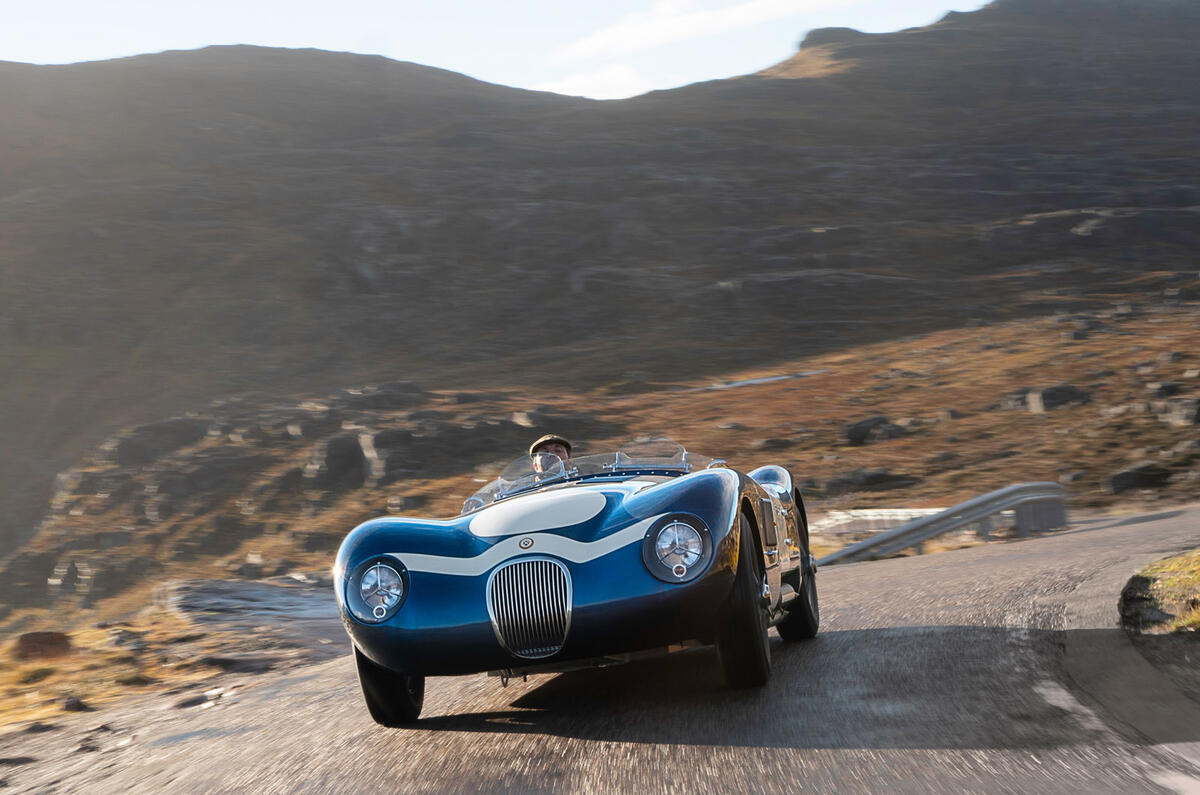 11 Ecurie Ecosse LM C 2022 : essai de conduite en virage avant