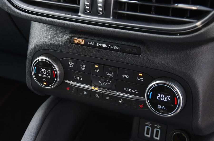 11 Ford Kuga Ecoblue MHEV 2021 : premier essai au Royaume-Uni Commandes de climatisation