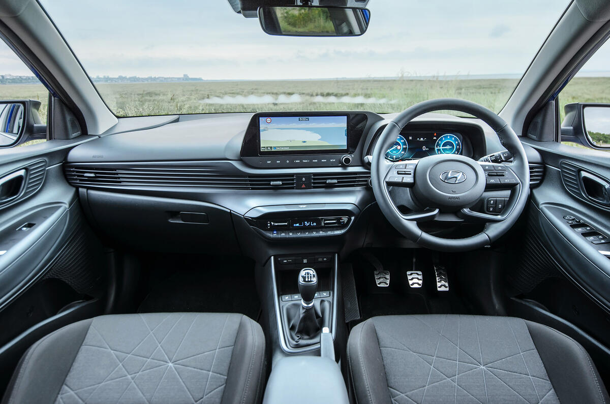 11 Hyundai Bayon 2021 UK FD dashboard