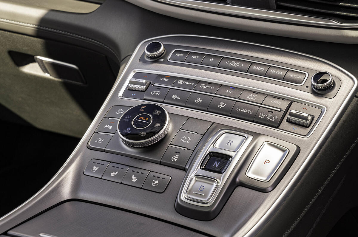 11 Hyundai Santa fe 2021 UK first drive review centre console