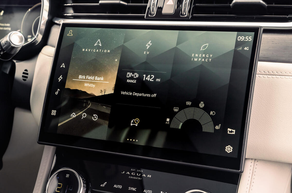 11 Jaguar F Pace P400e 2021, premier essai au Royaume-Uni - info-divertissement