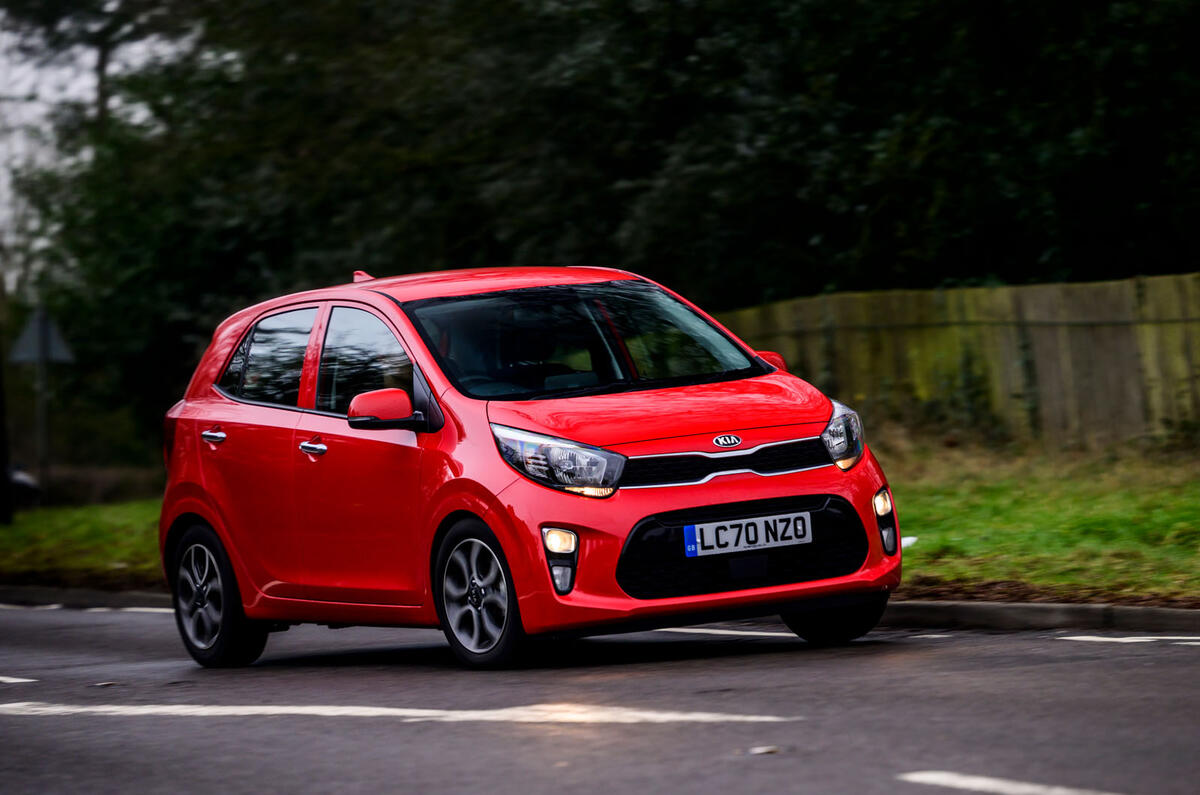 11 Kia Picanto 2021 : le premier examen de la conduite en courbe