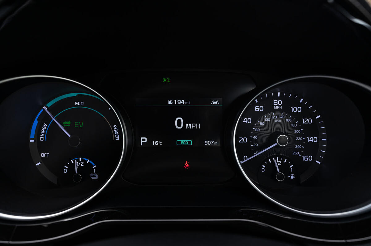 Kia Xceed plug-in hybrid 2020 UK first drive review - instruments