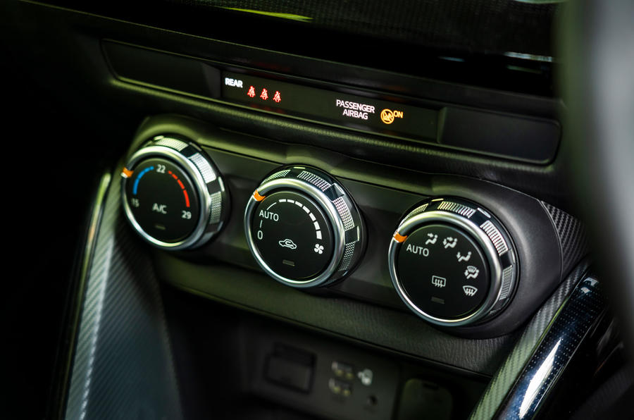 11 Mazda 2 2021 uk, premier essai, climatisation.
