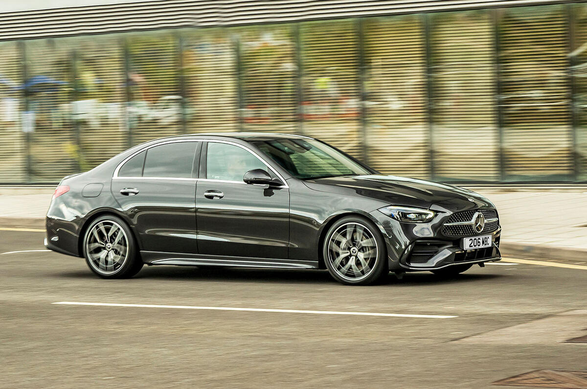 11 Mercedes C300d 2021 UE : essai sur route avant.