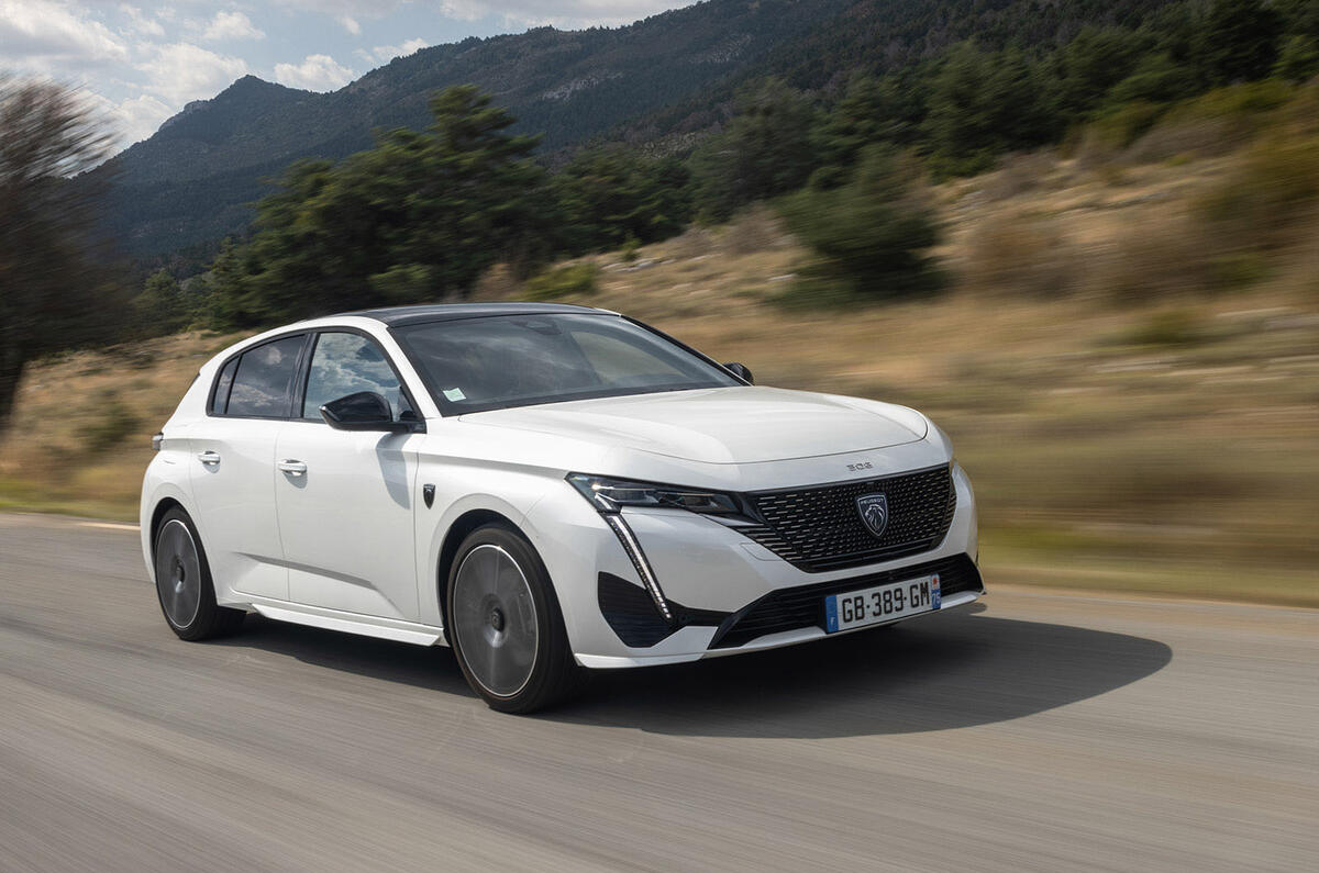 11 Peugeot 308 Hybrid 225 2021 LHD review on road front