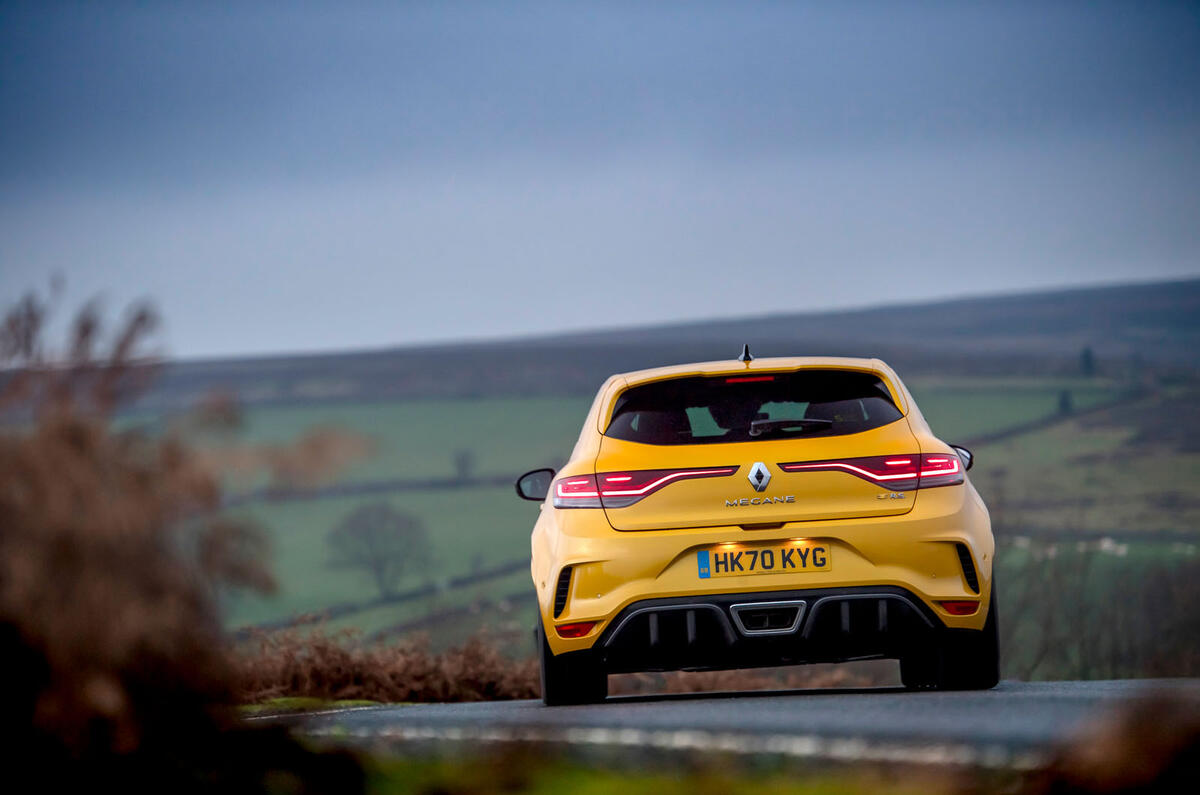 11 Renault Mégane RS 300 Trophy 2021 : premier bilan de conduite sur l'arrière de la route au Royaume-Uni