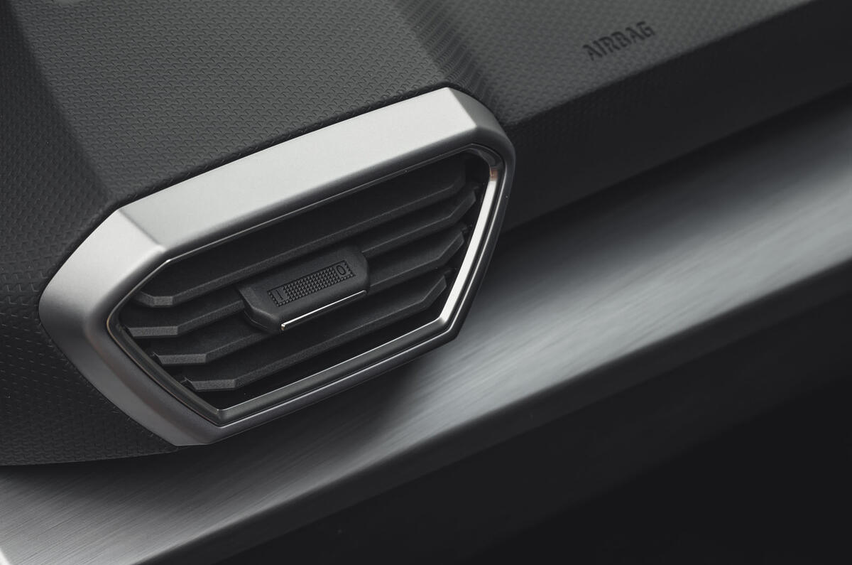 Seat Leon eHybrid FR 2020 UK first drive review - air vents