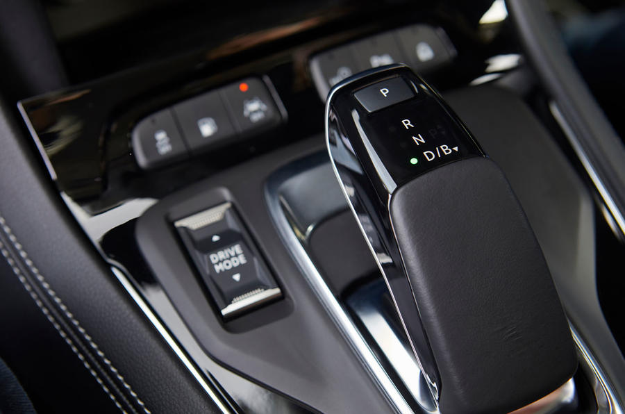 Vauxhall Grandland X Hybrid4 2020 : premier bilan de la conduite au Royaume-Uni - console centrale