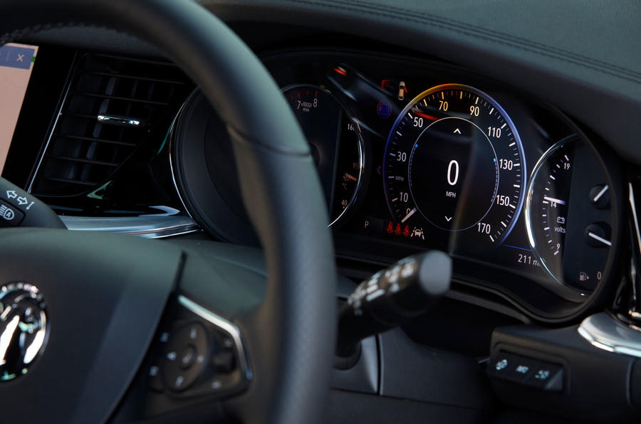 11 Vauxhall Insignia GSI 2021 : premiers instruments d'examen de conduite au Royaume-Uni