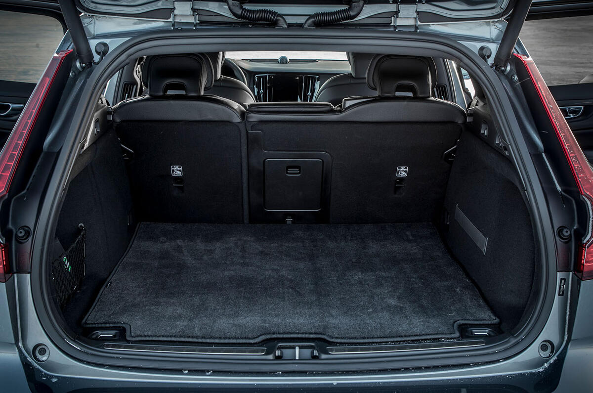 Volvo V60 Cross Country >> Volvo V60 Cross Country 2019 review | Autocar Volvo V60 Cross Country >> Volvo V60 Cross Country 2019 review | Autocar