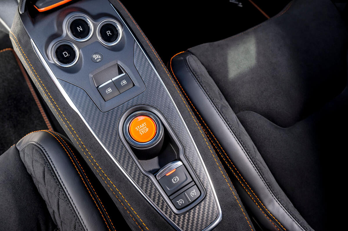 12 Alpine A110 S 2022 : premier essai au Royaume-Uni - console centrale