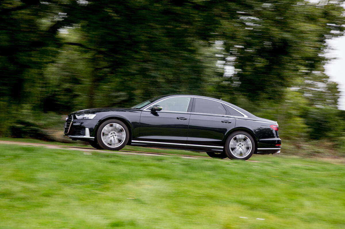 Audi S8 2020 : premier bilan de conduite au Royaume-Uni - sur le bord de la route