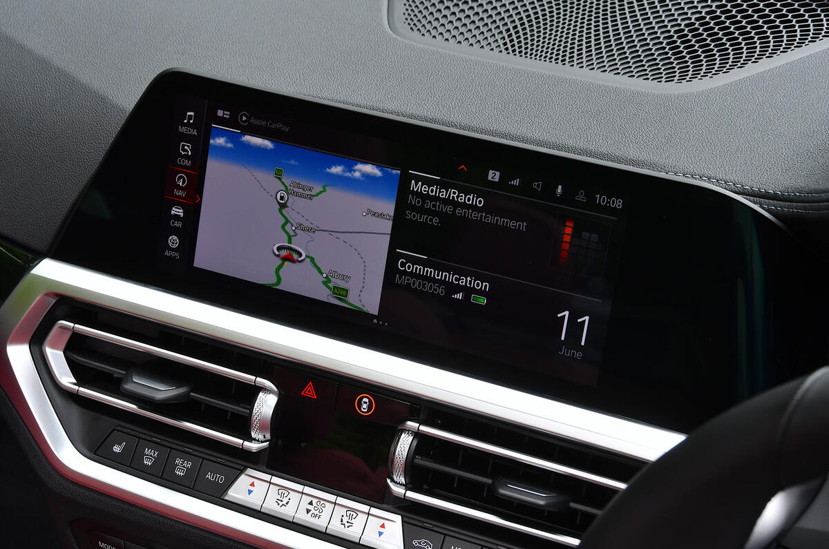 12 BMW 4 Series M440i Convertible 2021 UK FD infotainment