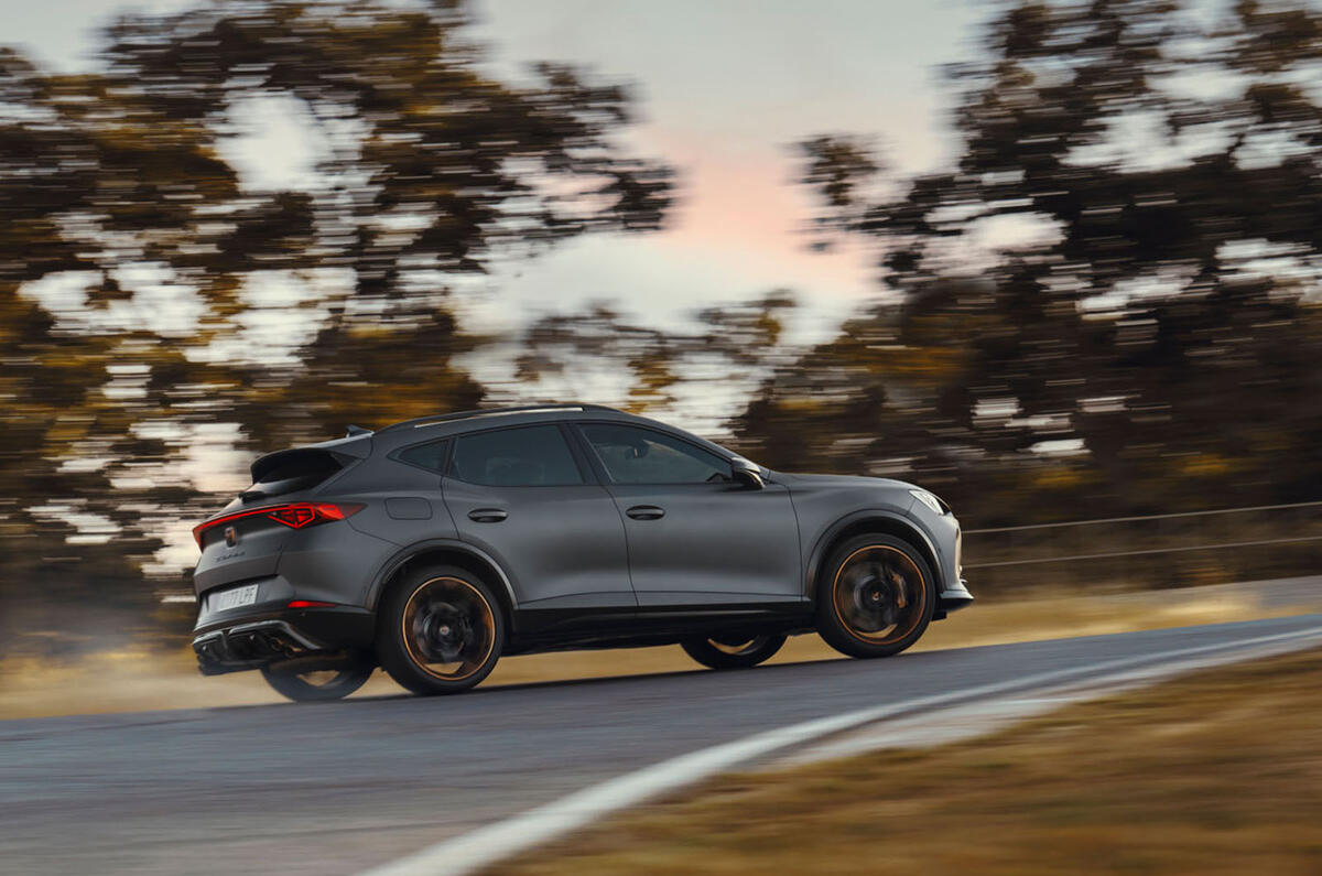 12 Cupra Formentor VZ5 2021 FD road side