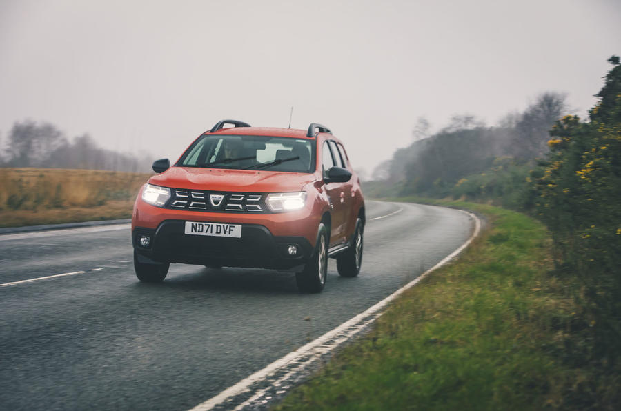 12 Dacia Duster 2x4 2022 : essai routier au Royaume-Uni avant la route