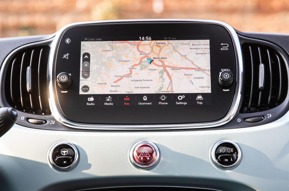 Fiat 500 Hybrid 2020 first drive review - infotainment