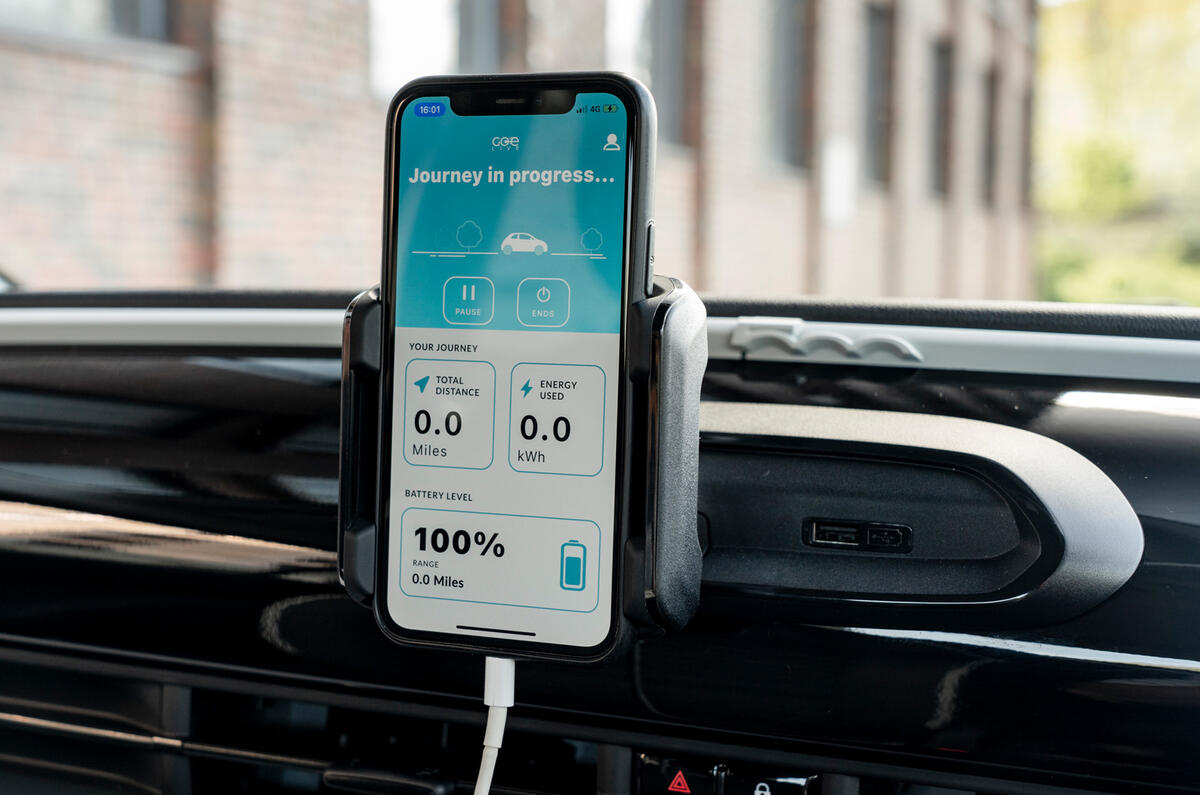 12 Fiat 500e Action 2021 UK FD smartphone