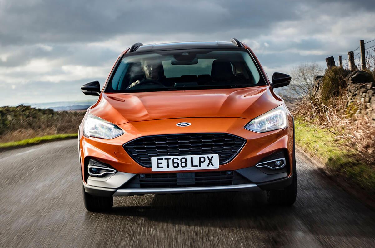 Äánh giá lái xe Äầu tiên cá»§a Ford Focus Active 2019 - trên ÄÆ°á»ng