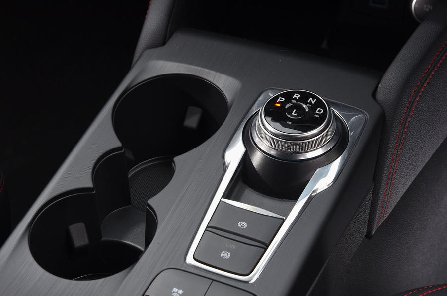 Ford Kuga ST-Line PHEV 2020 : premier bilan de conduite au Royaume-Uni - console centrale