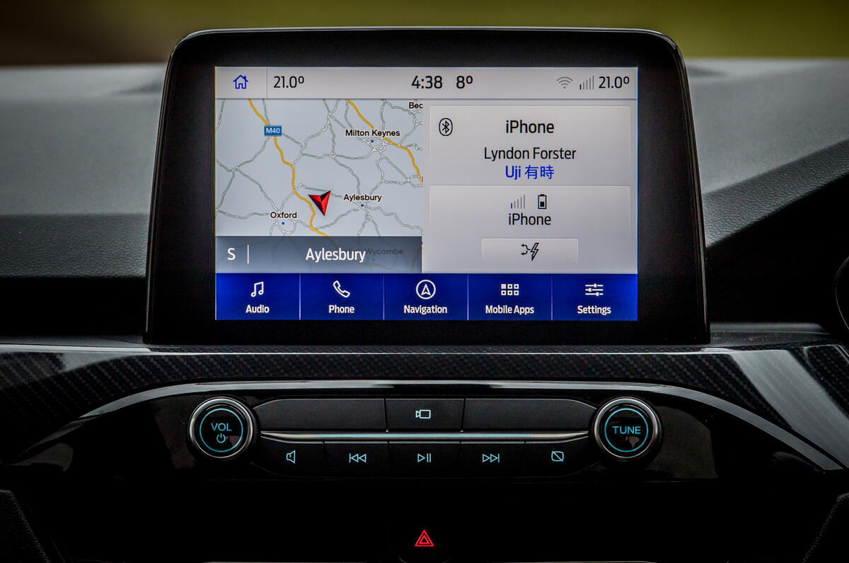 12 Ford Kuga FHEV 2021 UE FD infotainment
