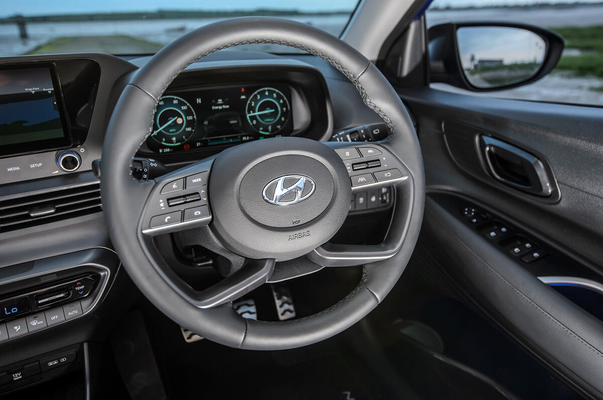 12 Hyundai Bayon 2021 UK FD steering wheel