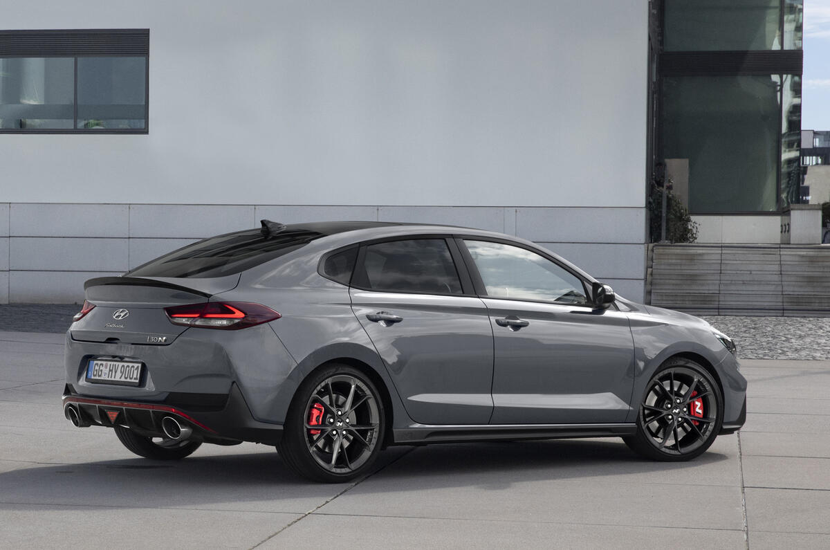 12 Hyundai i30 Fastback N DCT 2021 FD statique arrière