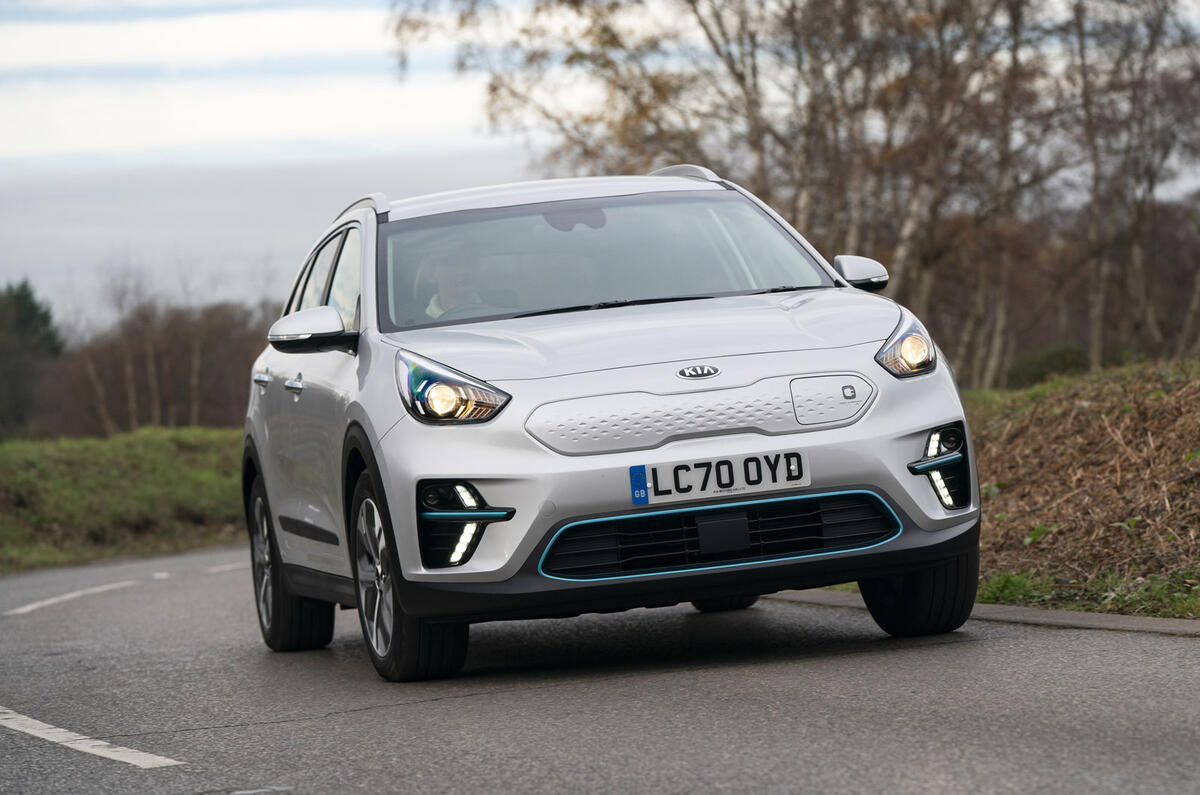 12 Kia e Niro 39kWh 2021 : essai de conduite au Royaume-Uni - virage avant