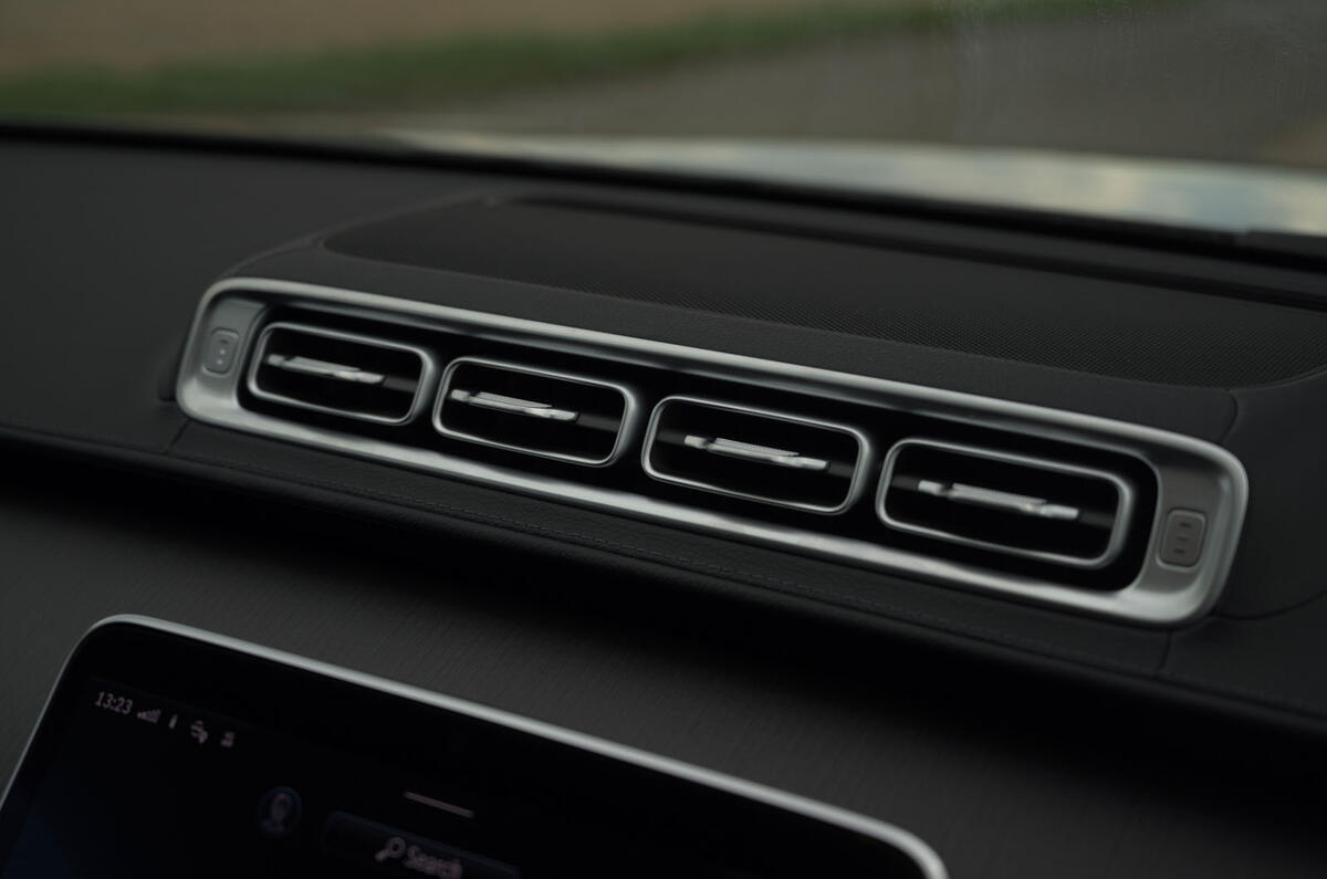 12 Mercedes S Class S400d 2021 UK FD air vents