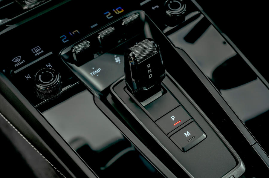 12 Porsche 911 GTS 2021 : essai en conditions réelles d'utilisation - console centrale