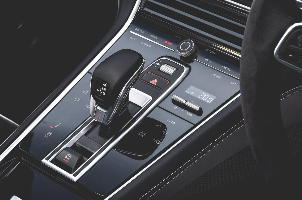 Porsche Panamera GTS 2019 UK first drive review - centre console